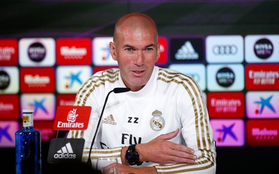 爱游戏体育-克拉马里奇进球后指向助攻者