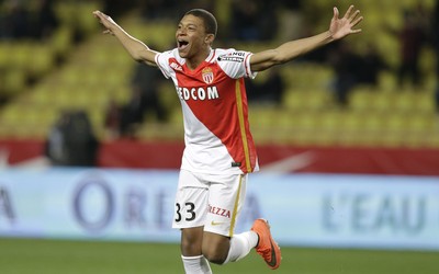 爱游戏体育快讯-克瓦拉茨赫利亚模仿C罗庆祝致敬偶像