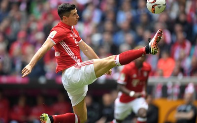 爱游戏体育热评-内马尔与拉菲尼亚配合