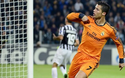 爱游戏体育焦点-加维绝杀后空翻庆祝成功